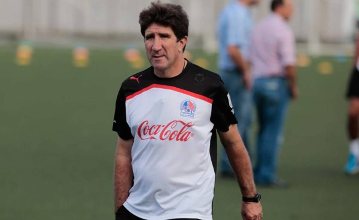 Héctor Vargas: 'La idea es traer un delantero y alguien con manejo de pelota'