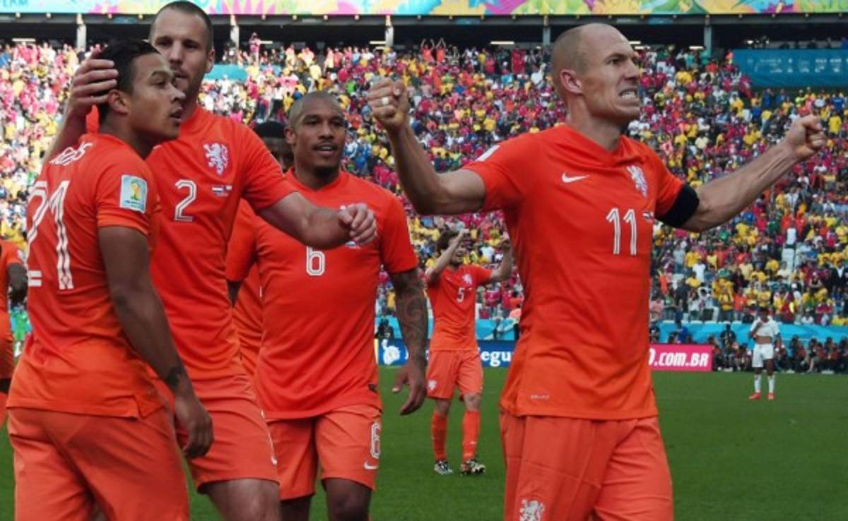 Holanda cerró como 'Máquina' y es el rey del grupo 'B'