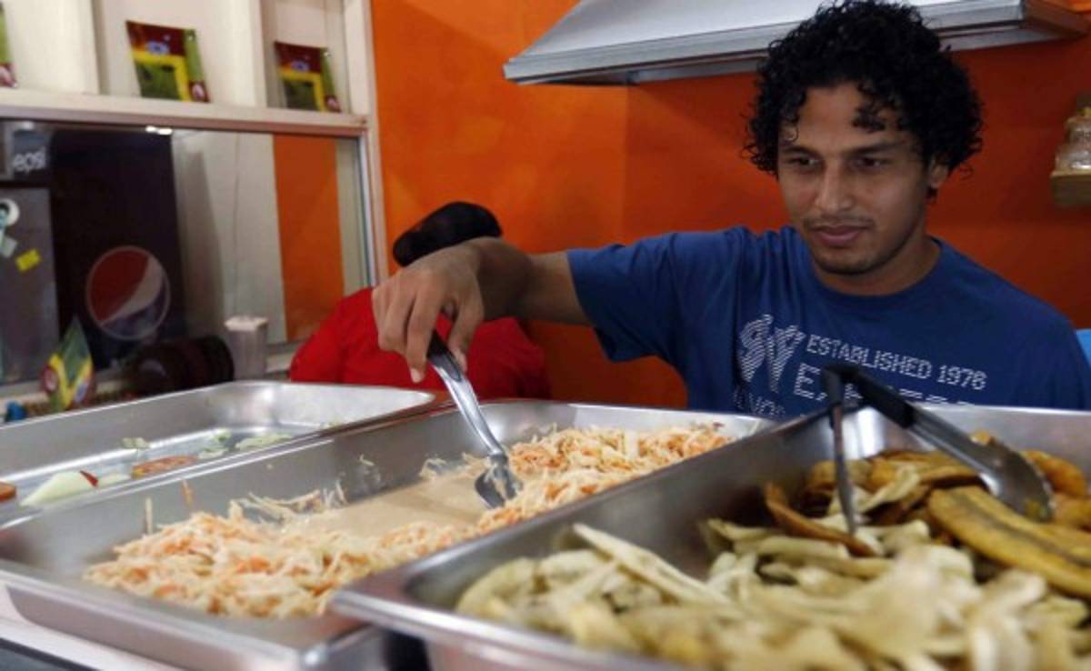 Luis Lobo, un emprendedor que abrió restaurante en Puerto Cortés