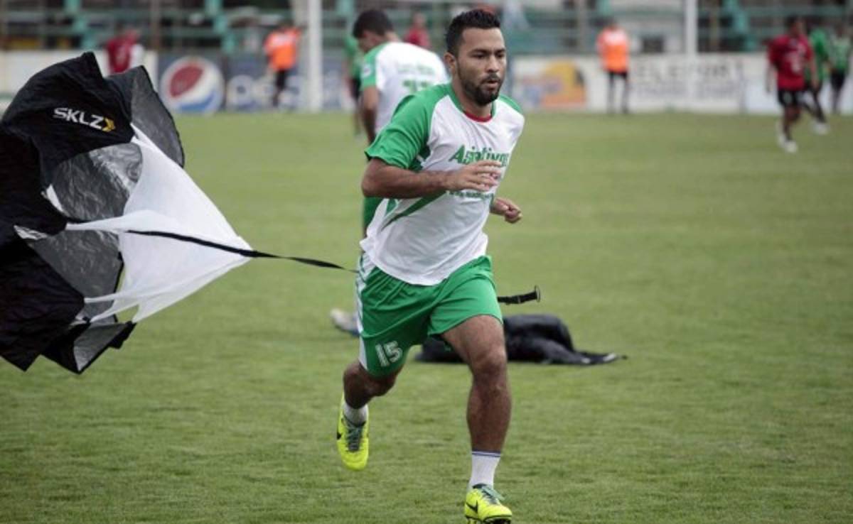 Real Sociedad contrata al mediocampista Óscar Durón