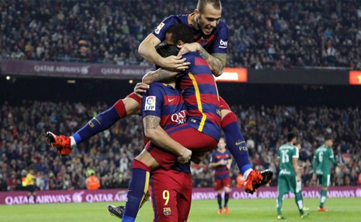 Barcelona remonta y vence al Eibar con hat-trick de Suárez