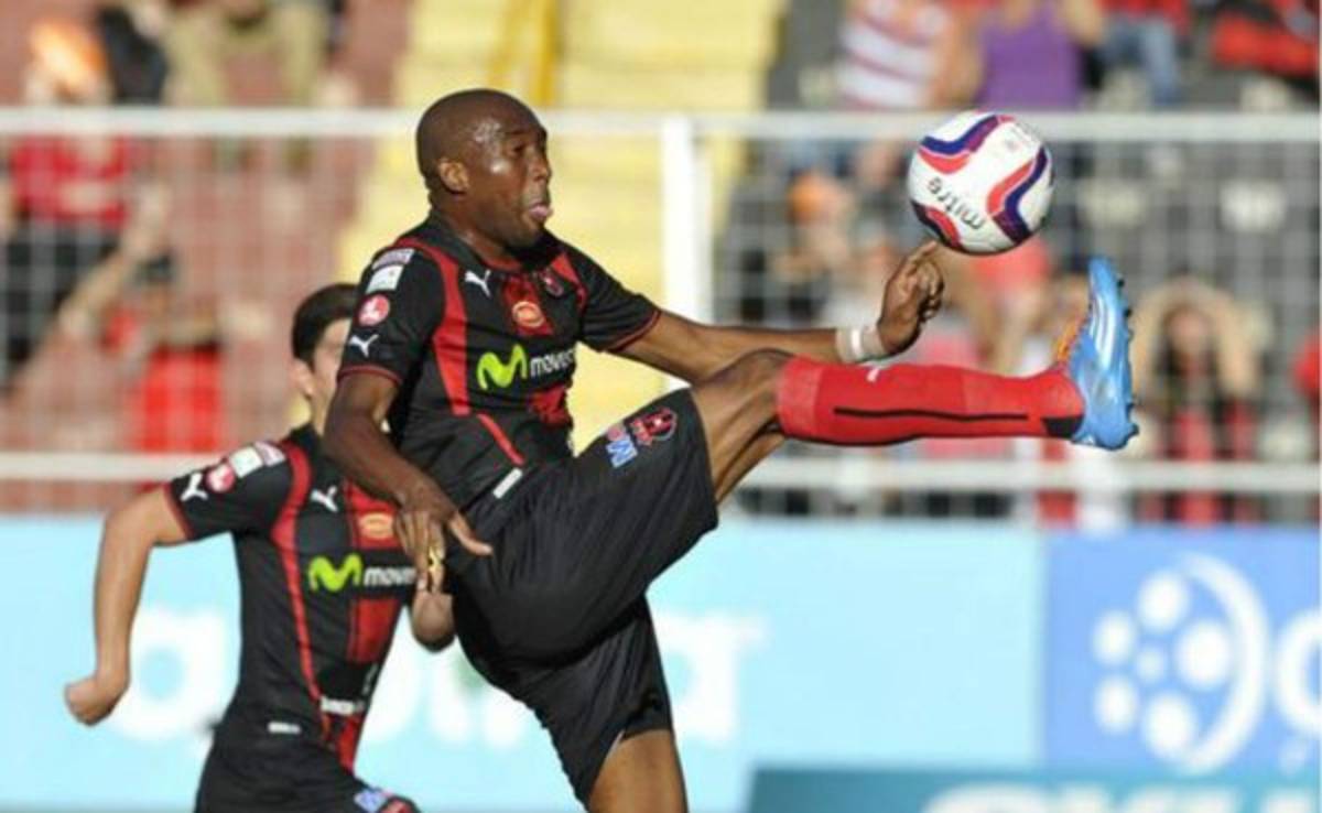 Alajuelense se despide de Jerry Palacios que jugará en Malasia