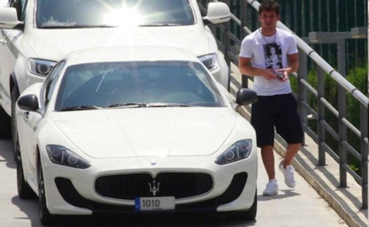 Los lujosos autos de las estrellas del clásico español