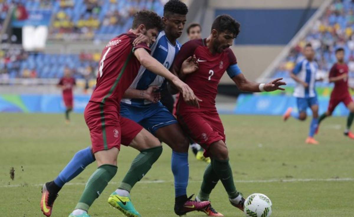 El 11 de Honduras frente a Argentina. La novedad es Jonathan Paz por Jhonny Palacios