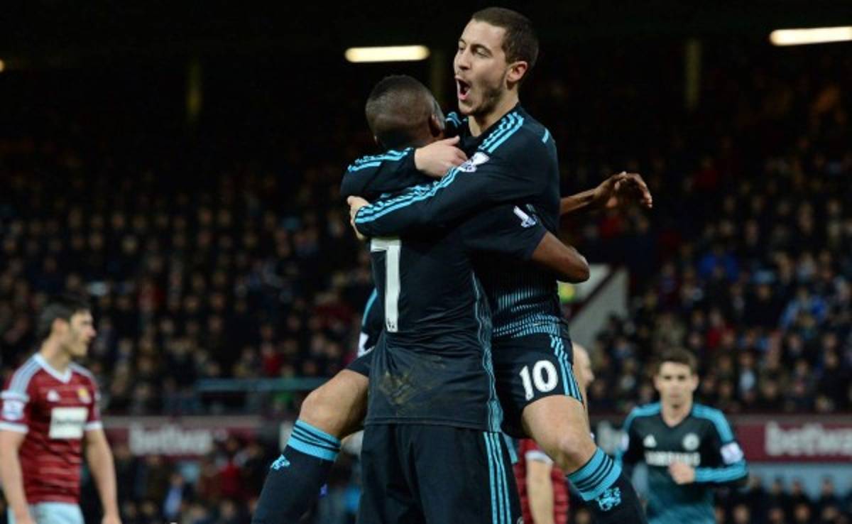 Hazard afianza al Chelsea en el liderato de Inglaterra