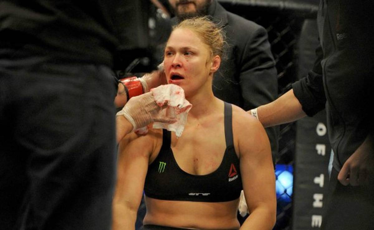 La luchadora Ronda Rousey fue hospitalizada en Australia
