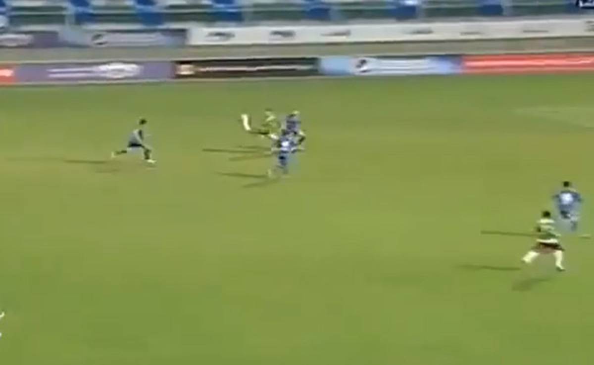 VIDEO: Un golazo de carámbola en la liga de Jordania