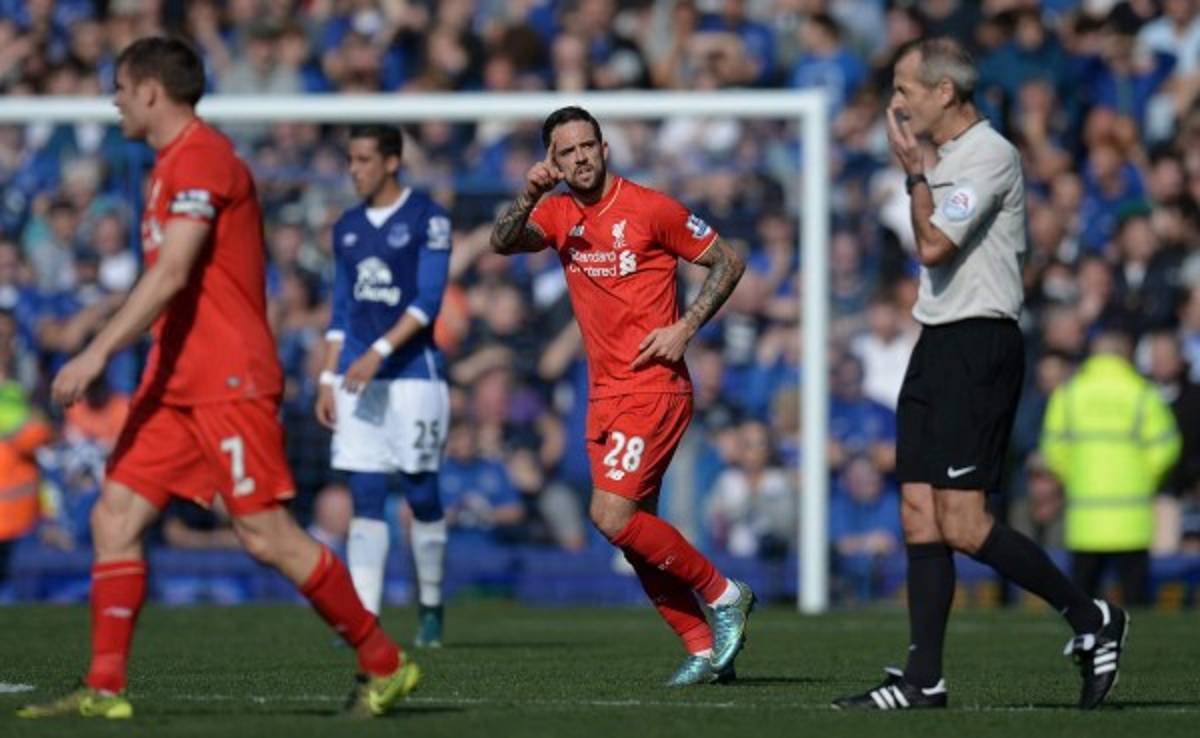 Everton y Liverpool empatan en un derbi que deja todo igual