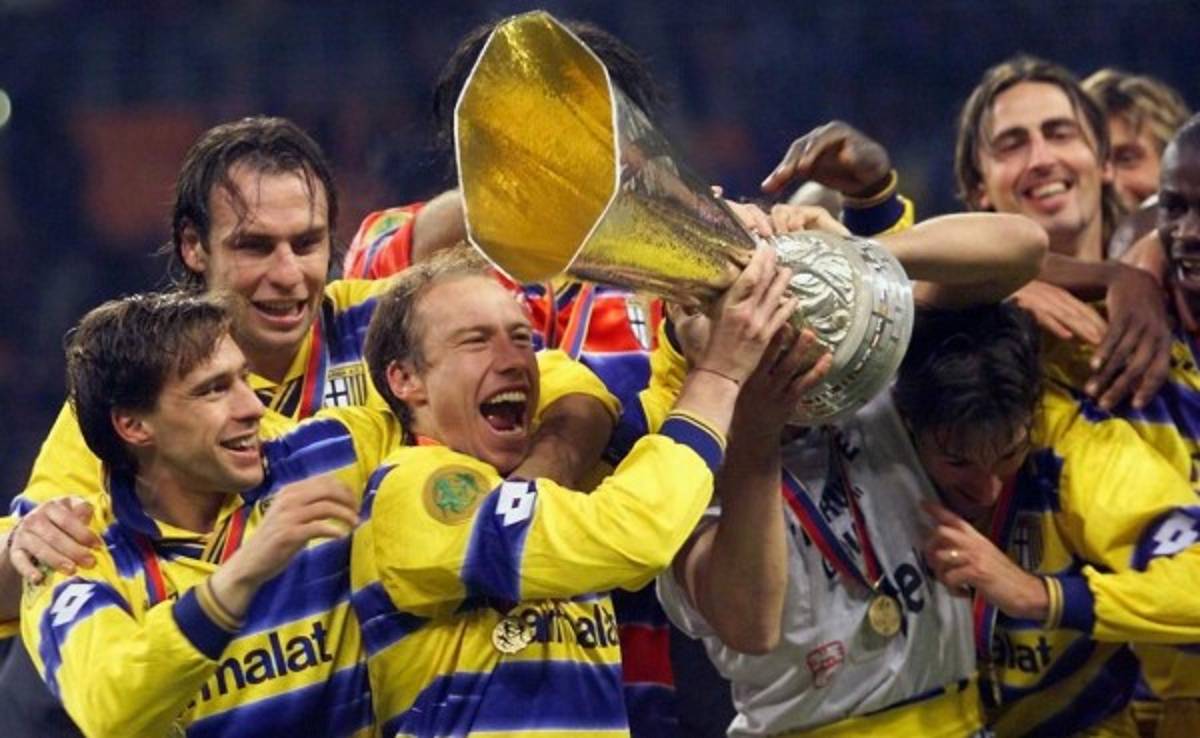 El Parma pone a la venta sus trofeos al mejor postor