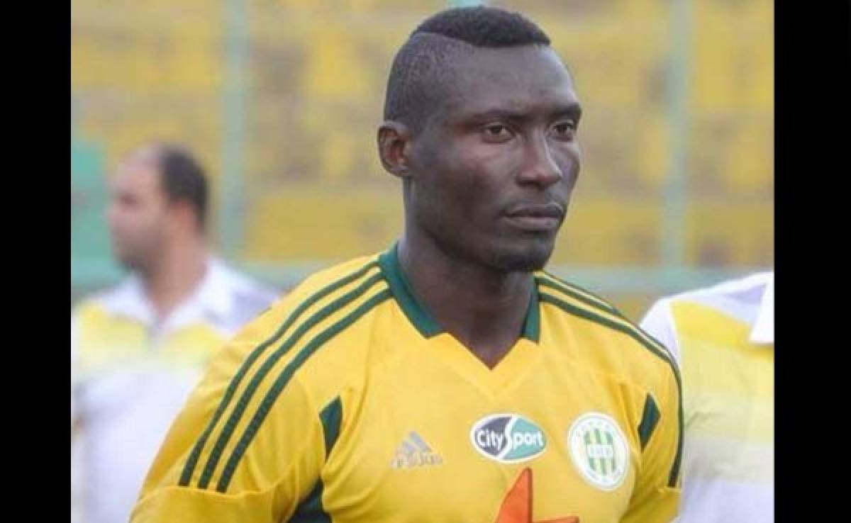 Muere futbolista camerunés por proyectil desde las gradas