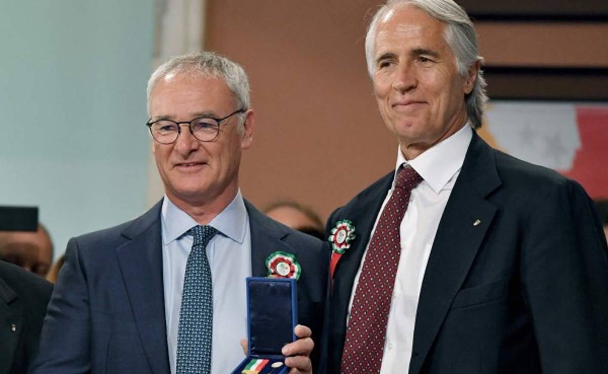 Claudio Ranieri recibe el premio Bearzot por su temporada con el Leicester