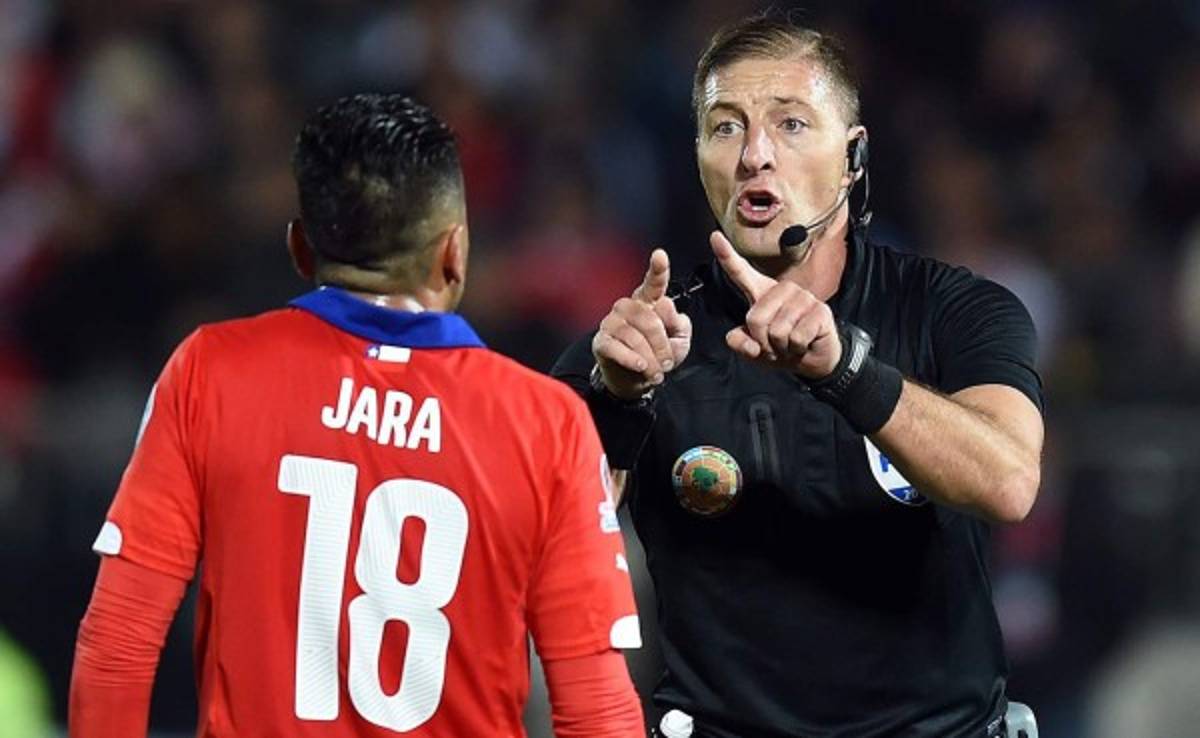 Néstor Pitana, el árbitro gigantón de la Copa América 2015
