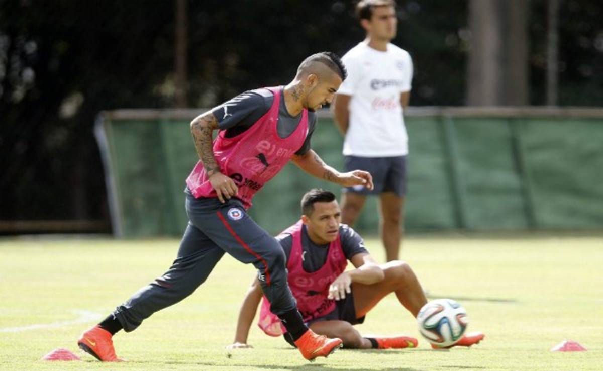 Vidal evoluciona y podría jugar ante Australia