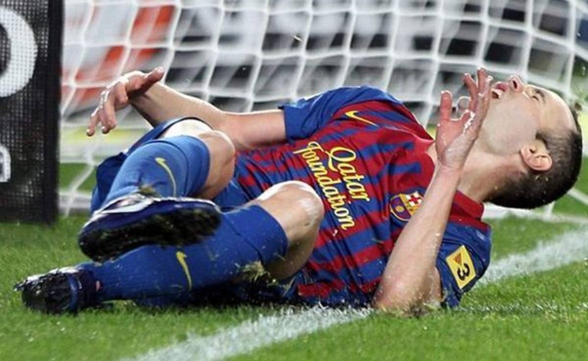 Fotos: Momentos dramáticos de Iniesta tras sufrir una durísima lesión