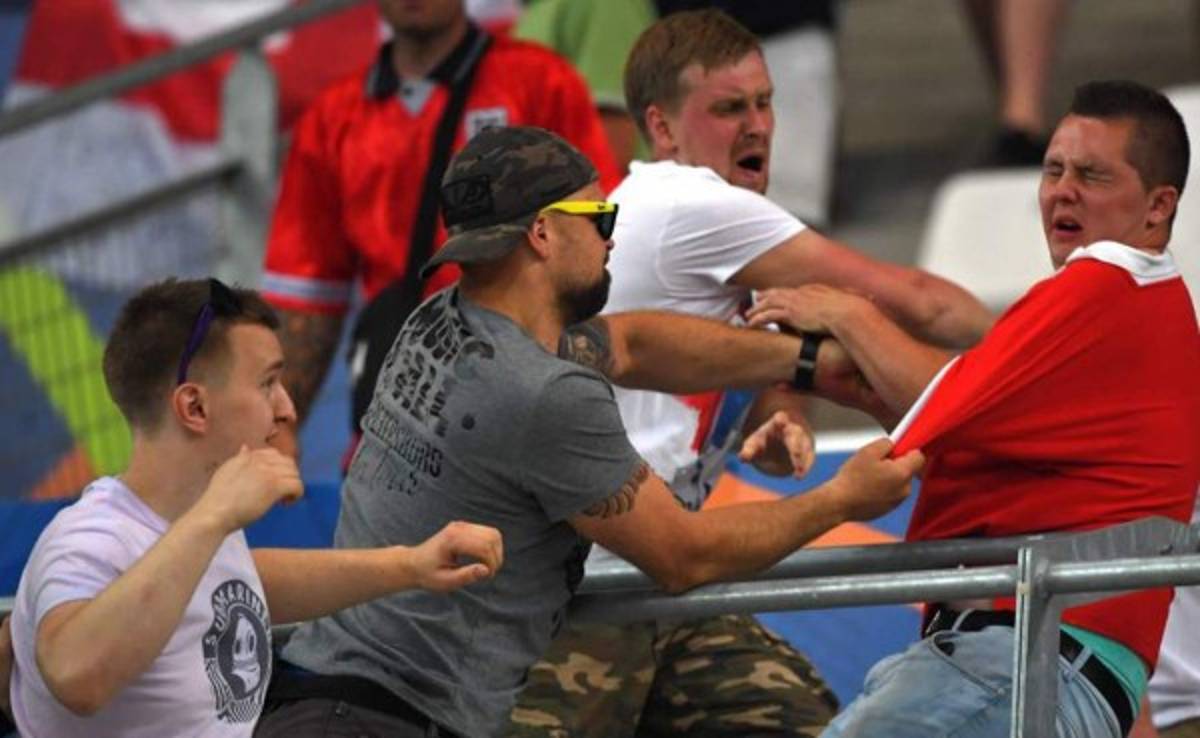 Rusia será excluida de Eurocopa si hinchas repiten incidentes en estadios