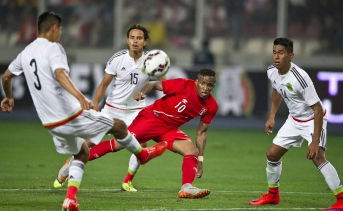 México logra rescatar un empate en amistoso contra Perú