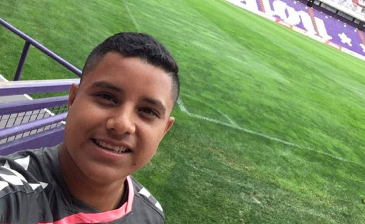 Adolescente salvadoreño se encuentra probando suerte en un club español