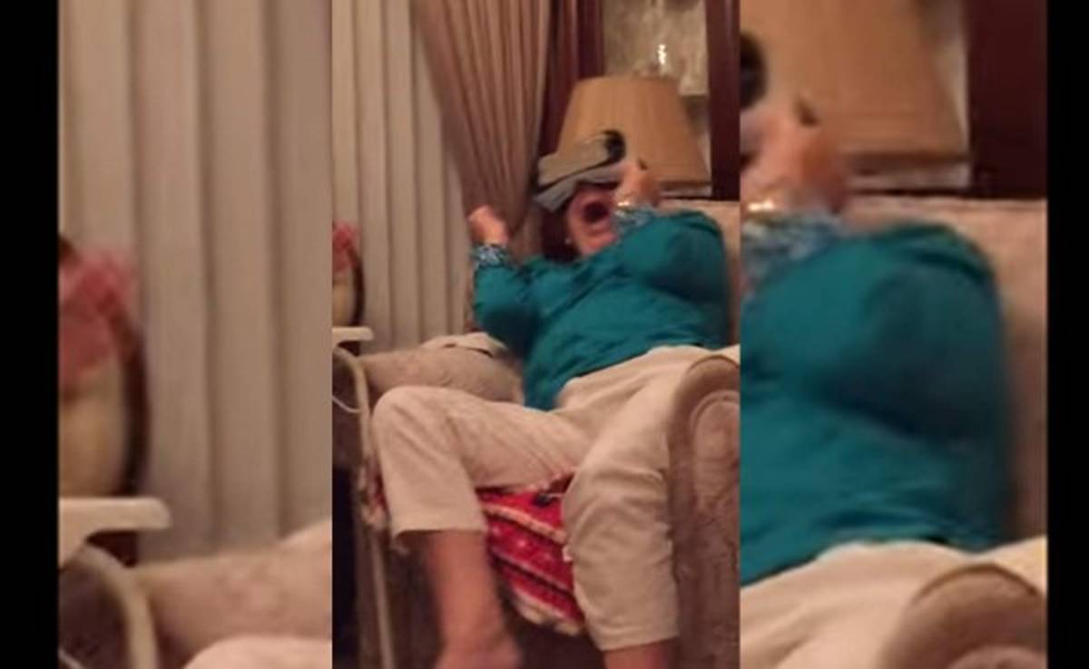Abuela se lleva el susto de su vida con casco de realidad virtual