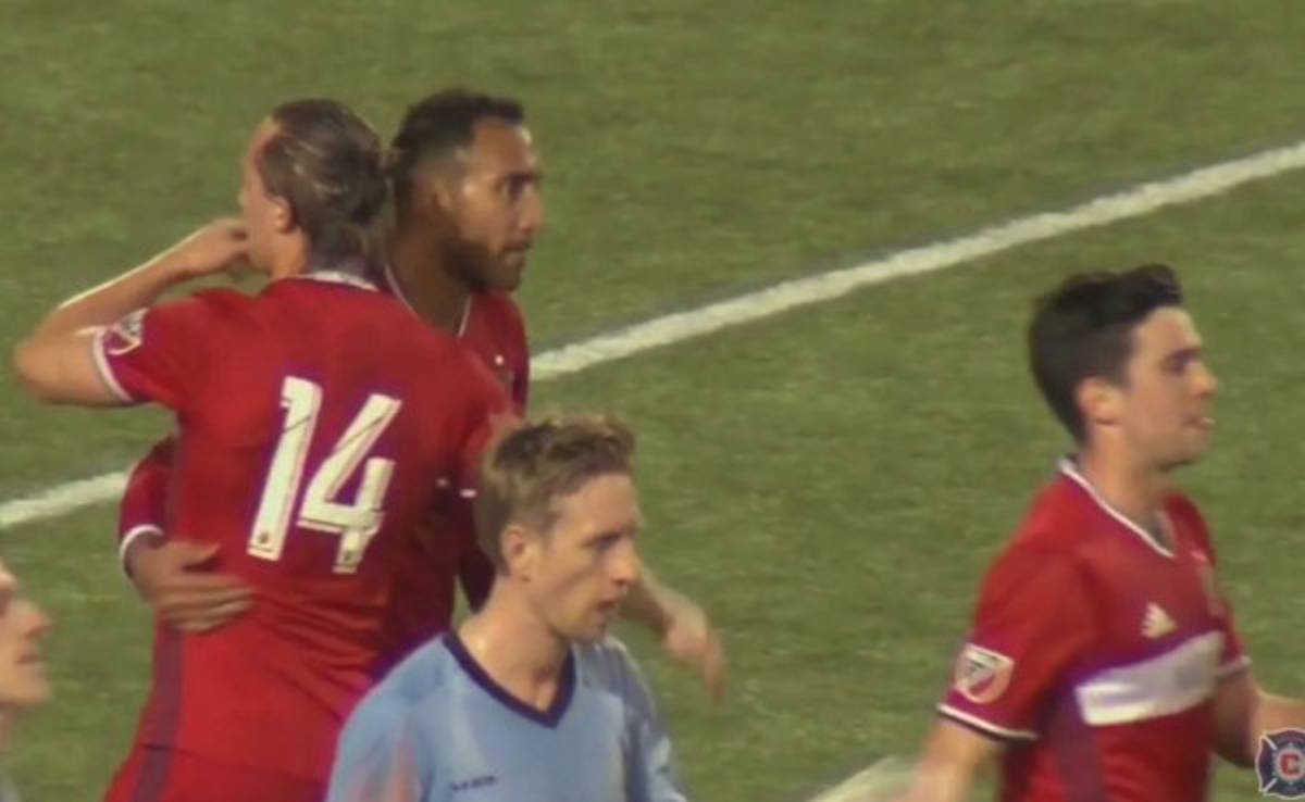 El salvadoreño Arturo Álvarez sigue convenciendo en el Chicago Fire  