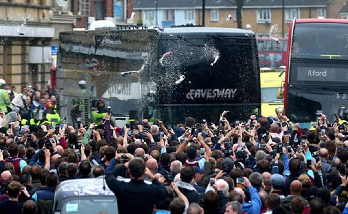 El West Ham pide perdón por el 'inaceptable' comportamiento de sus hinchas