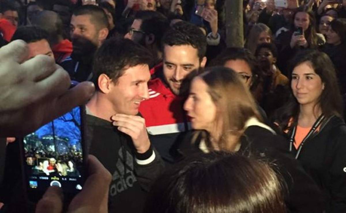 Leo Messi desata locura en la inauguración de tienda Adidas en Barcelona