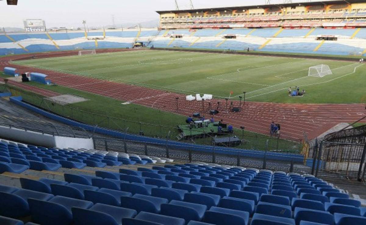 La cancha del Olímpico ha quedado como una mesa de billar