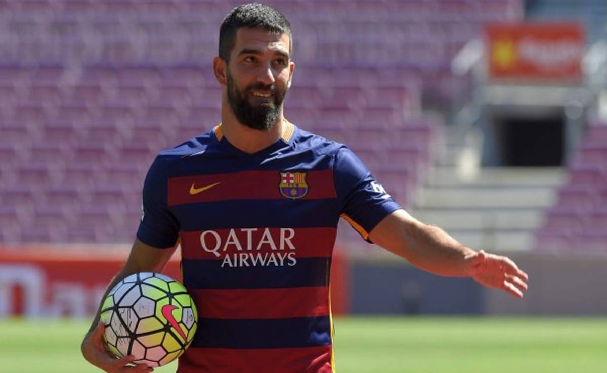 Arda Turan provoca venta de más de 24 mil camisetas del Barcelona
