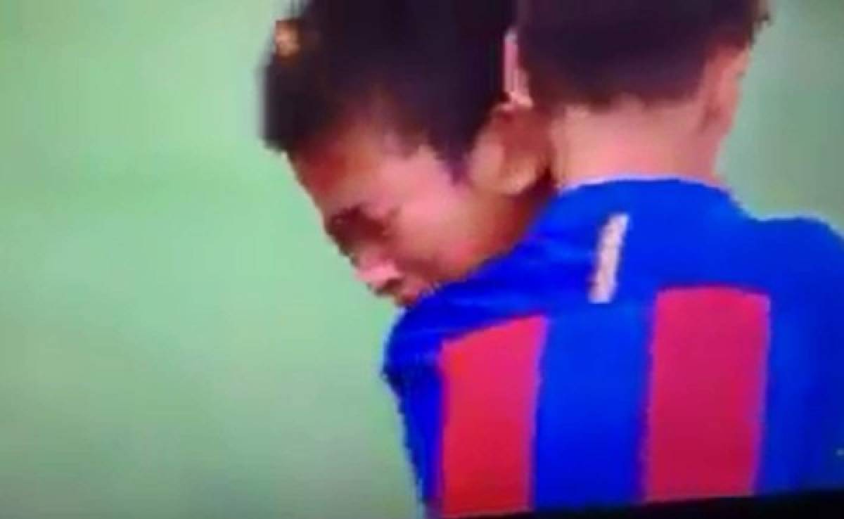 ¡Imperdible! Conmovedor video de niños del Barcelona consolando a sus rivales
