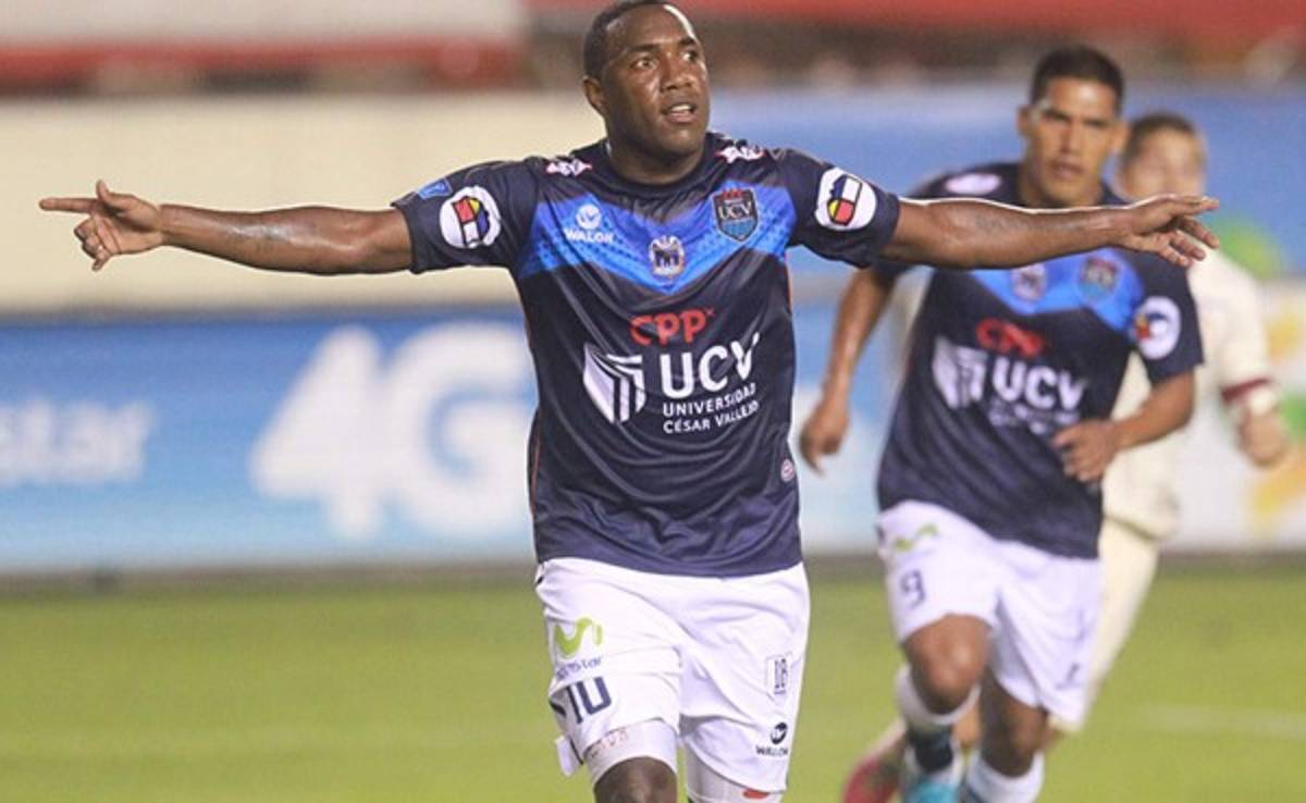 Luis Tejada anota en la goleada del César Vallejo en Perú