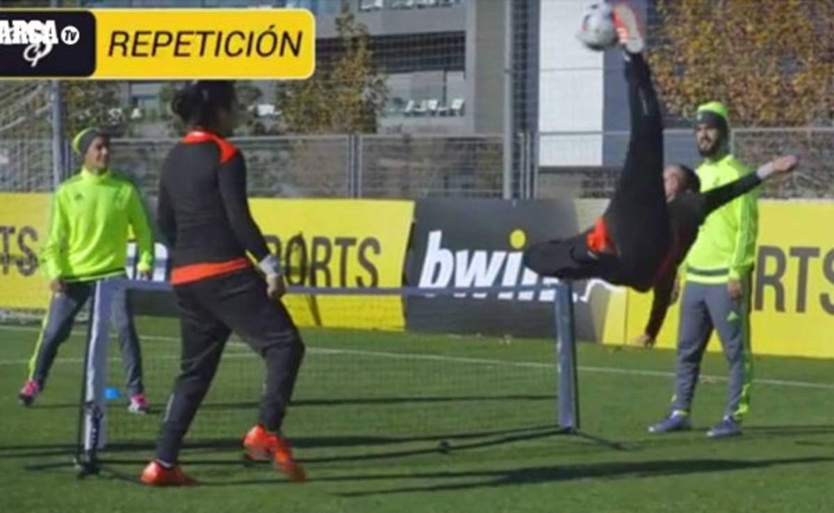 VIDEO: El duelo entre jugadores del Real Madrid y el mejor 'freestyler' del mundo