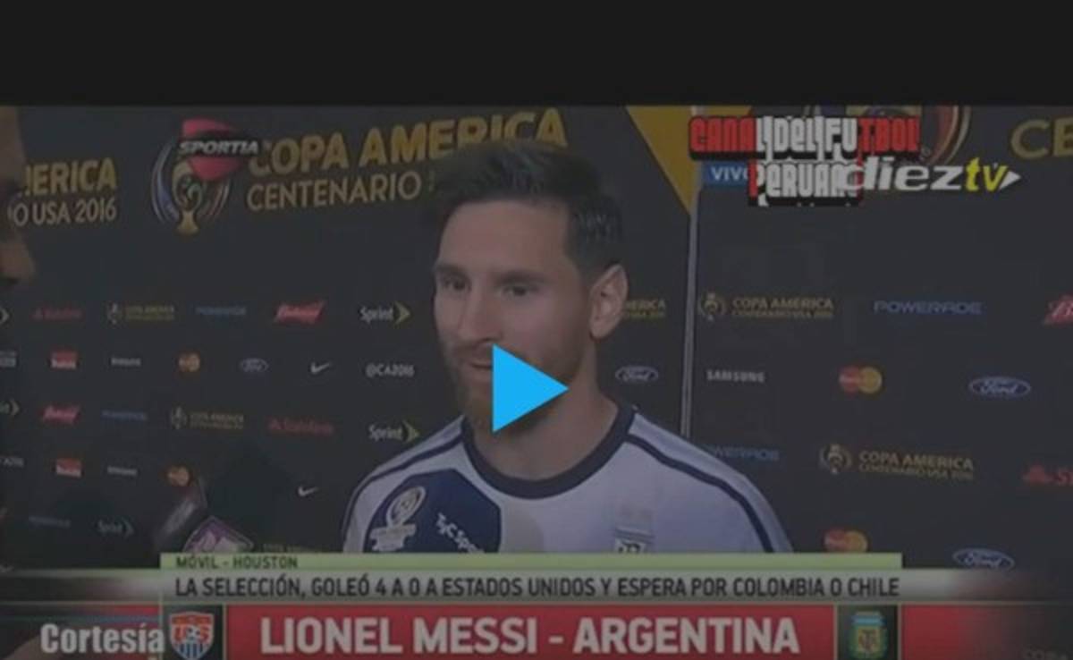 Leo Messi escucha el relato de su golazo ante Estados Unidos