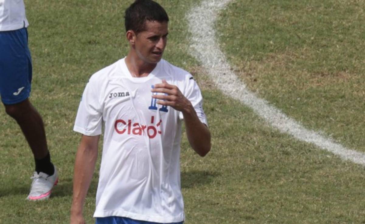 Oliver Morazán suda por primera vez la camisa de la 'H'