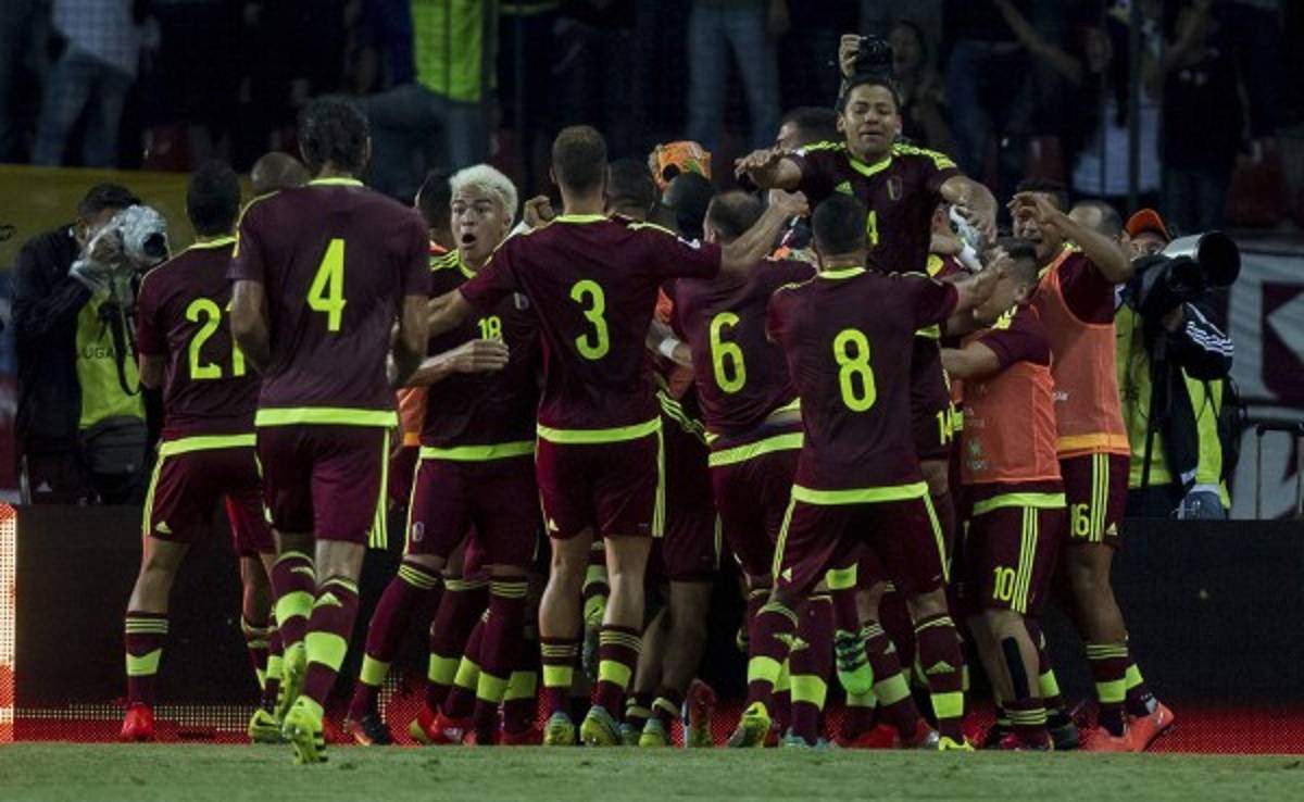 Argentina sufre pero rescata un punto de Venezuela