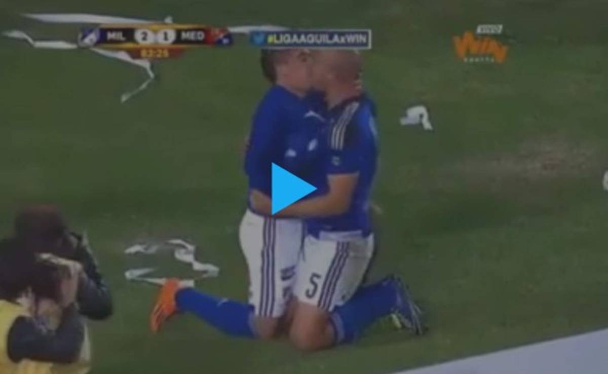 VIDEO: Polémico beso entre dos jugadores de Millonarios de Colombia