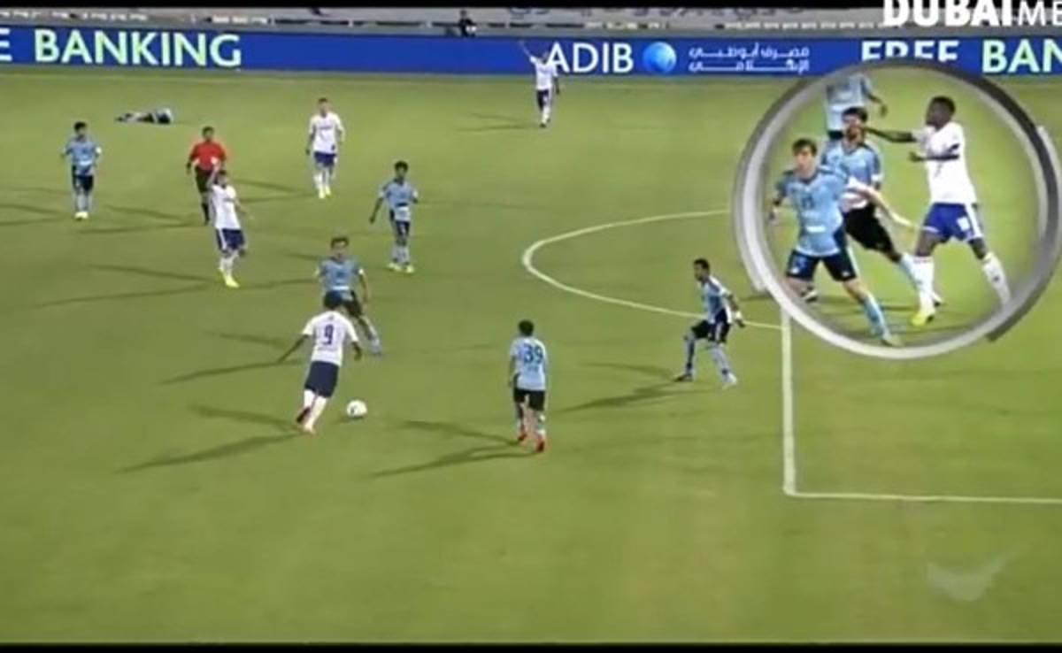 VIDEO: Futbolista senegalés despedido por agredir brutalmente a un rival