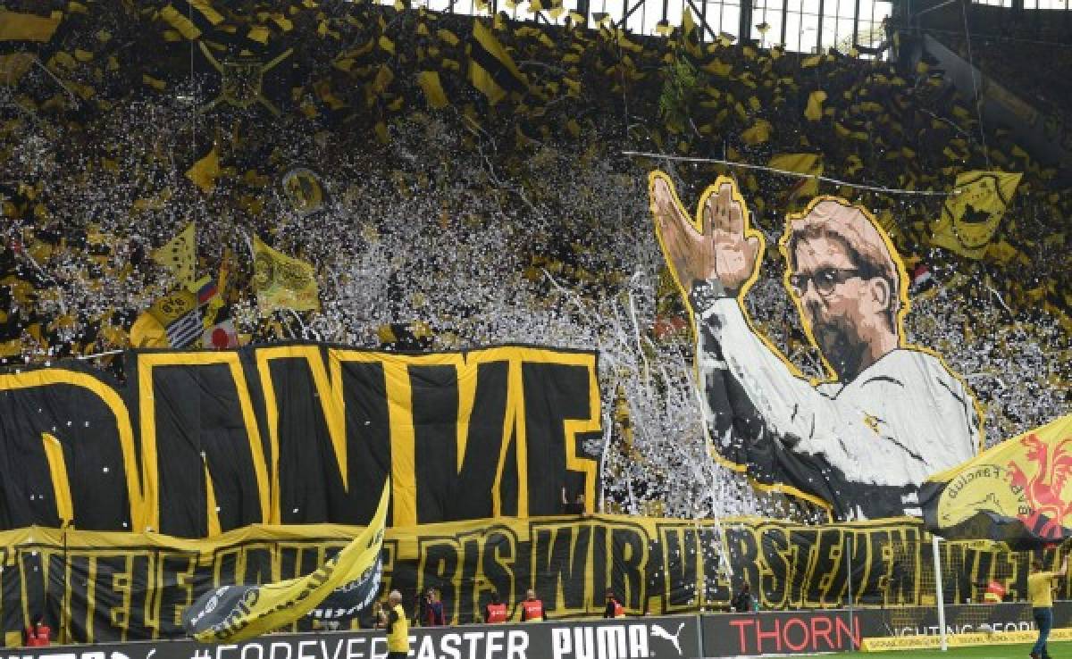 Aficionados del Dortmund despidieron a Klopp con una impresionante mosaico