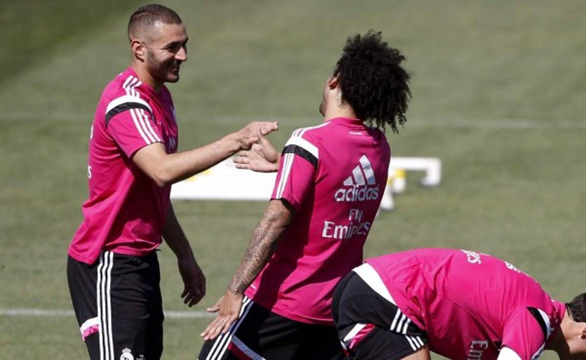 Benzema supera la prueba y Ancelotti confirma su retorno