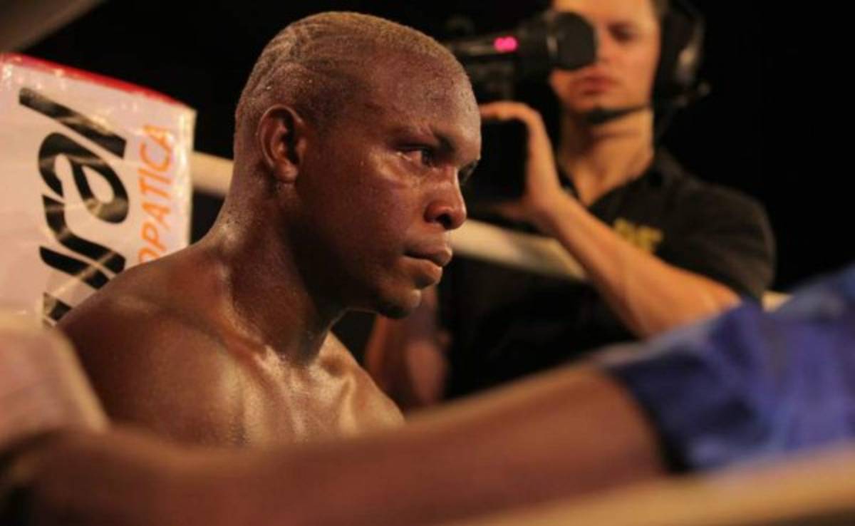 'El Escorpión' Ruiz se lesionó el brazo y canceló su pelea