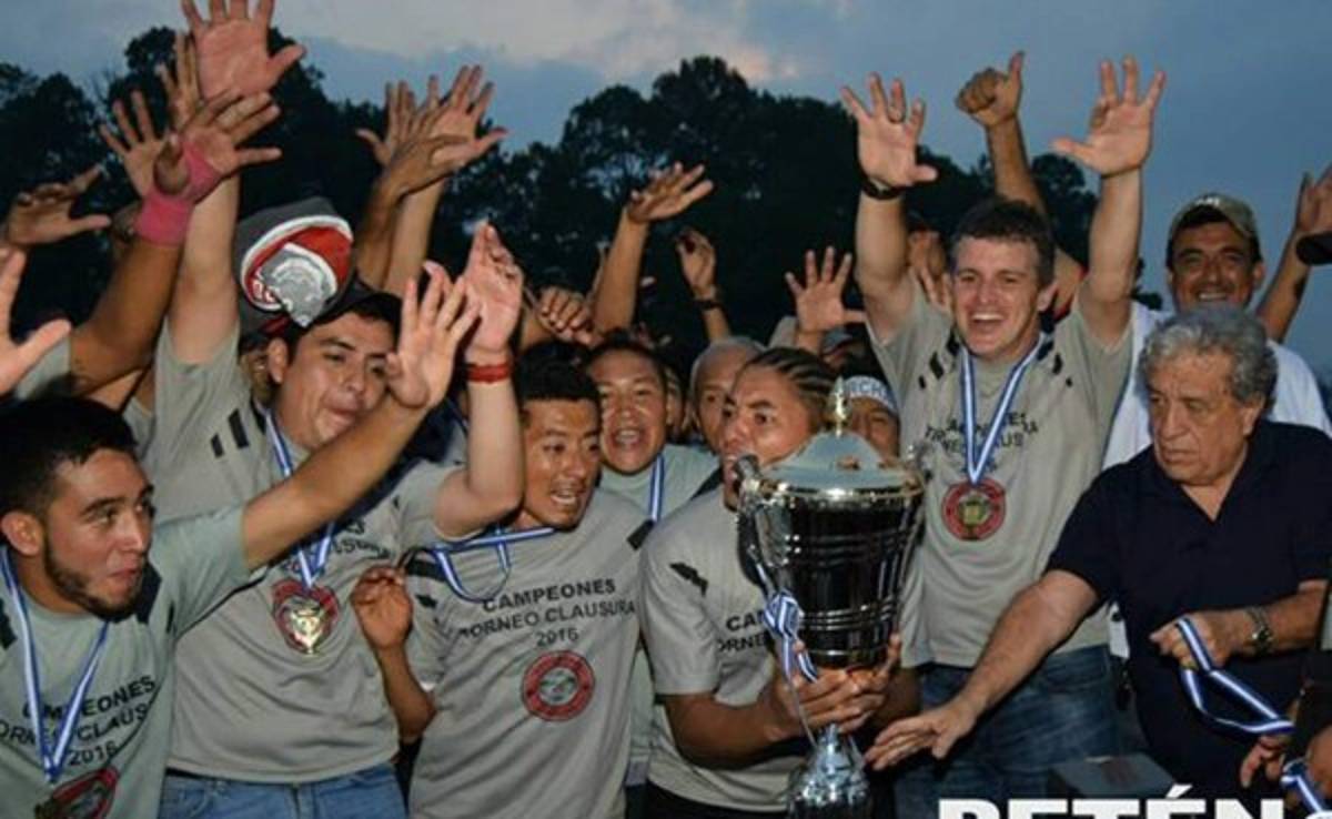 Luis Rodas gana el Clausura con el Carchá y peleará ascenso directo