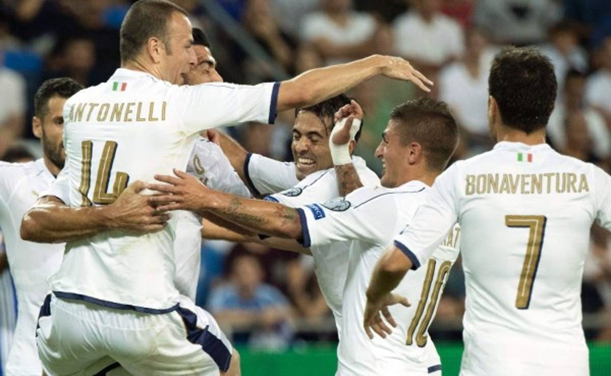 Italia gana en Israel pese a jugar más de media hora en inferioridad