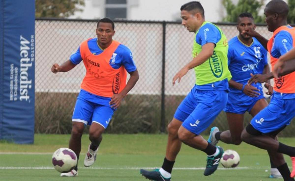 Pinto confirma que Ever Alvarado será titular y no Emilio Izaguirre