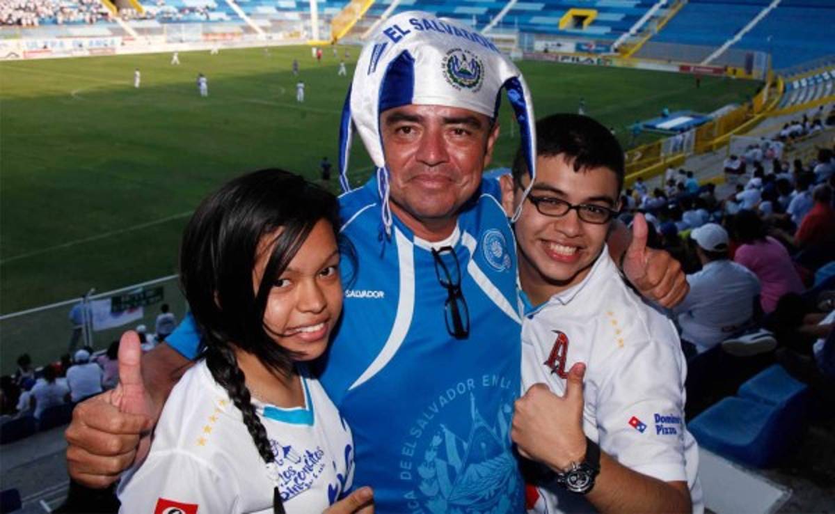 Afición salvadoreña: 'Esperamos que Costly no nos haga daño'