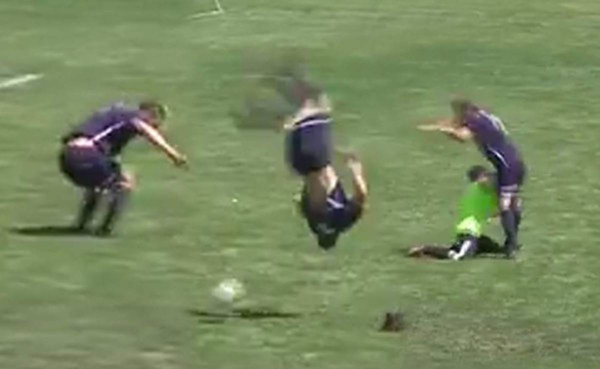 VIDEO: Un salto mortal que termina en gol anulado en Estados Unidos