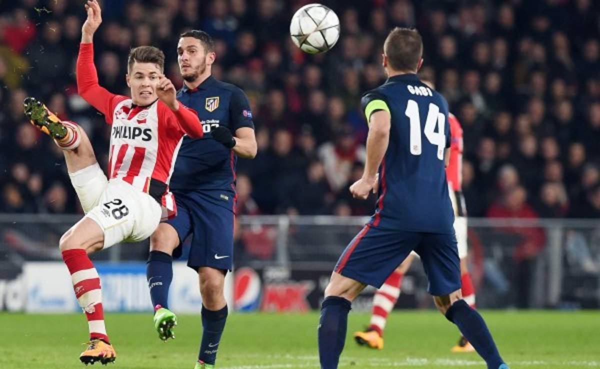 El PSV frena a un Atlético falto de puntería en octavos de Champions