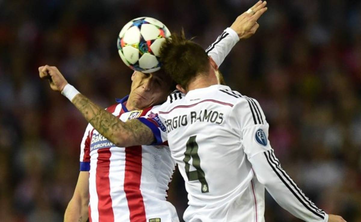 Polémico codazo de Sergio Ramos sobre Mario Mandzukic