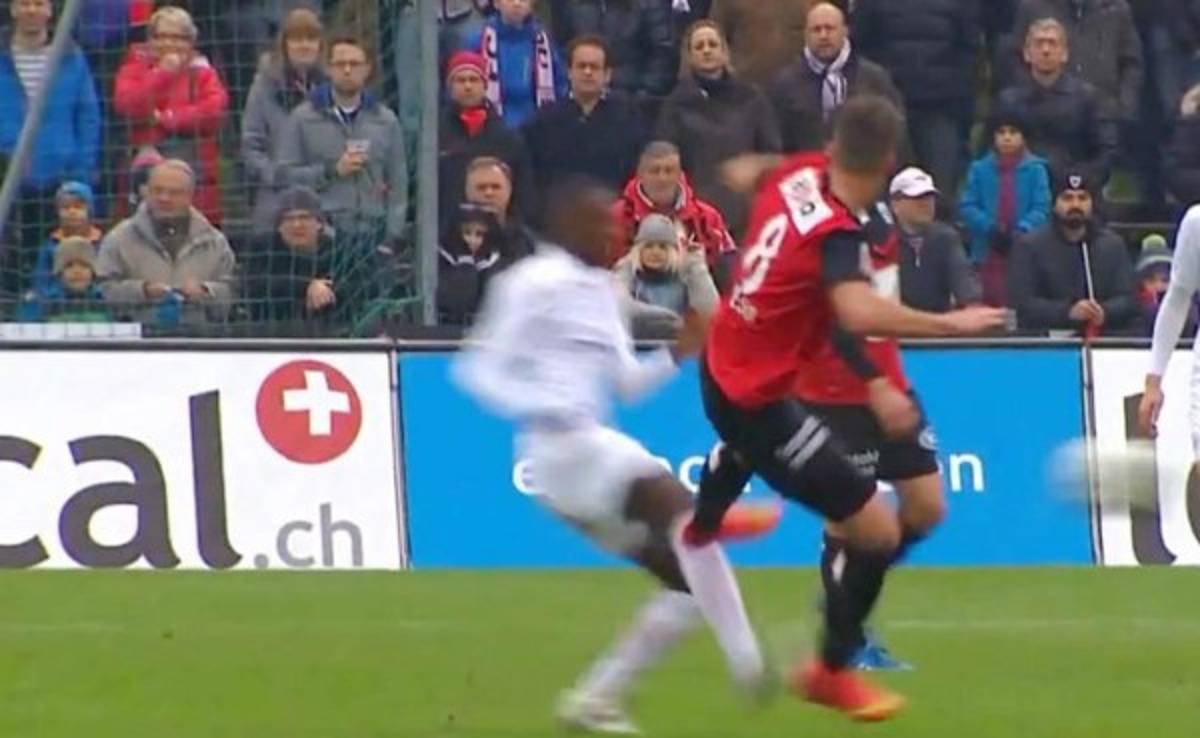 VIDEO: Escalofriante entrada a la rodilla en el fútbol de Suiza
