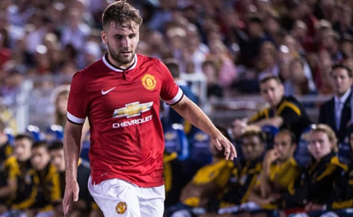 Defensor Luke Shaw estará un mes fuera de las canchas