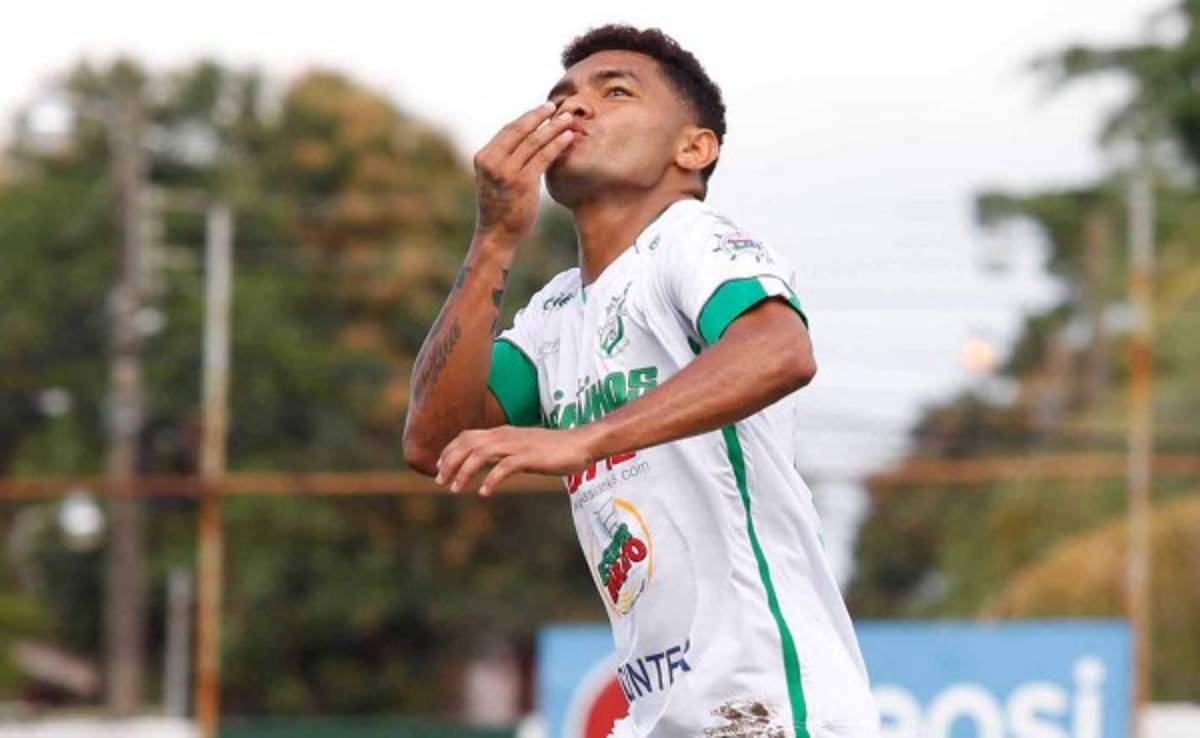 Alexander Aguilar: 'Si el entrenador me dice algo, lo tengo que hacer, soy oyente y creyente'