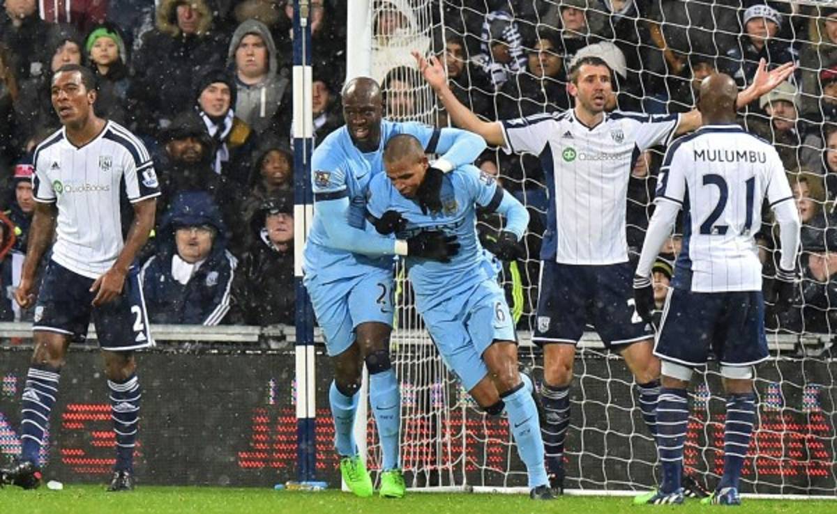 Manchester City gana y no le pierde el paso a Chelsea