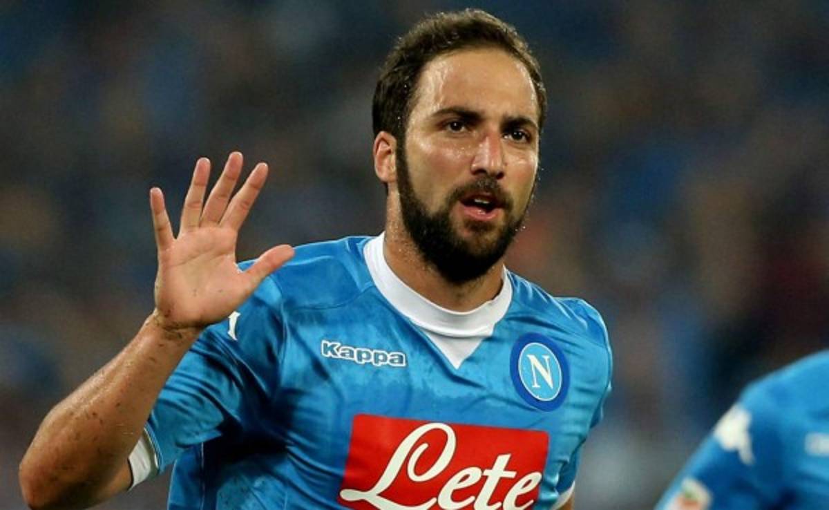 Nápoles desmiente fuertes declaraciones de Higuaín contra Cristiano